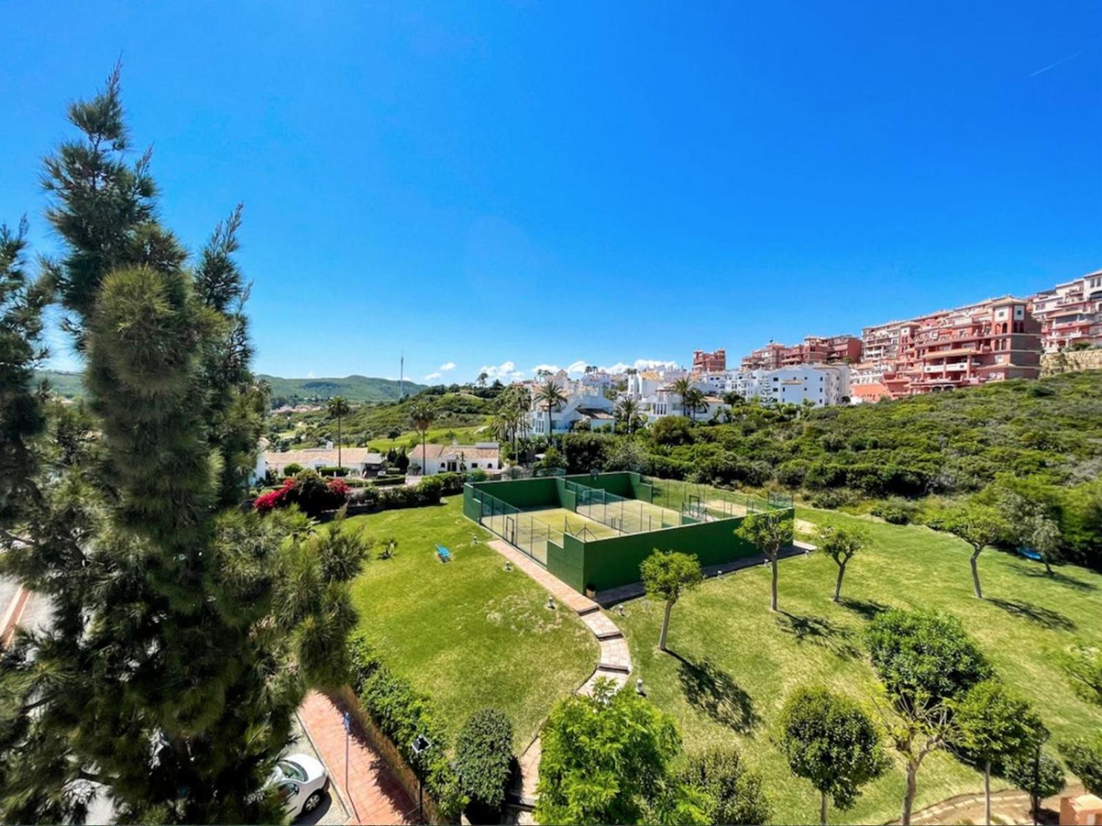 Castillo de Sabinillas Duquesa Suites Golf And Garden מראה חיצוני תמונה